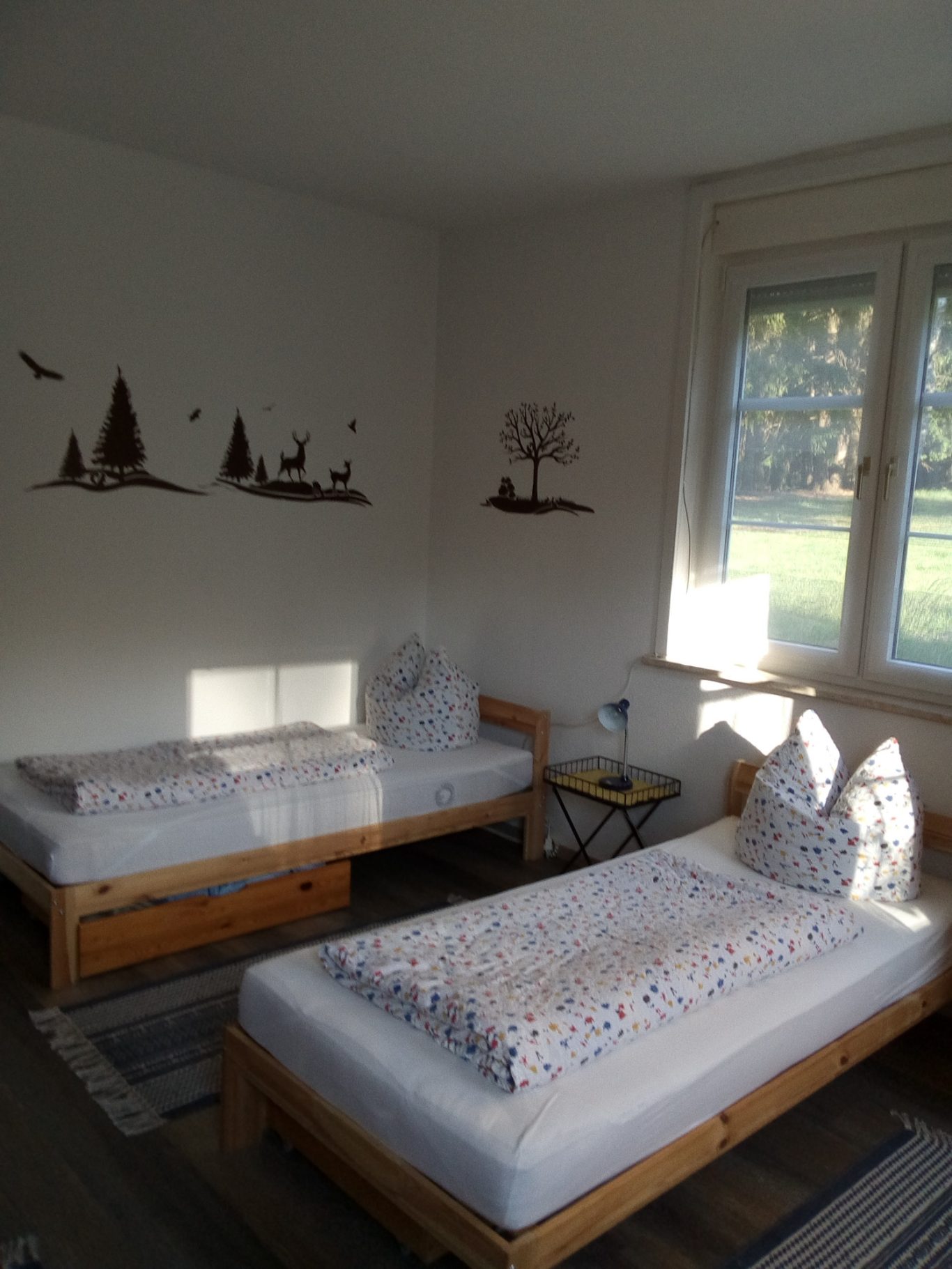 Kinderzimmer mit zwei Einzelbetten 90x200 cm